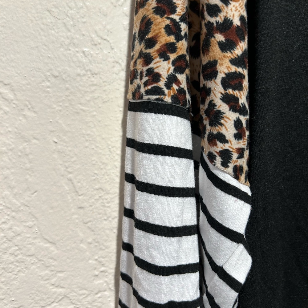 Sunshine &rodeos black striped‎ and cheetah print top size large - Picture 3 of 6